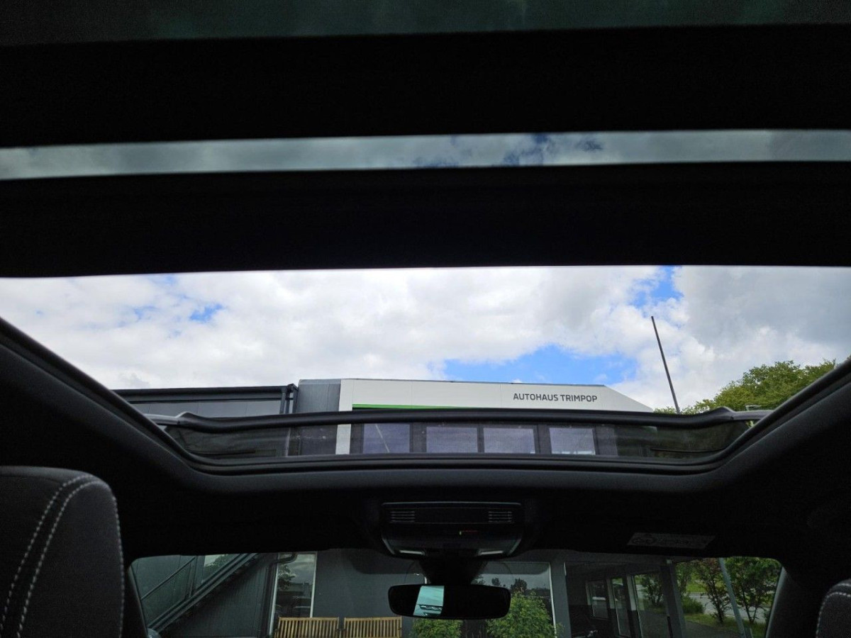 Skoda Karoq 1.5 TSI DSG Sportline AHK PANO STANDHZ LM - Bild 17