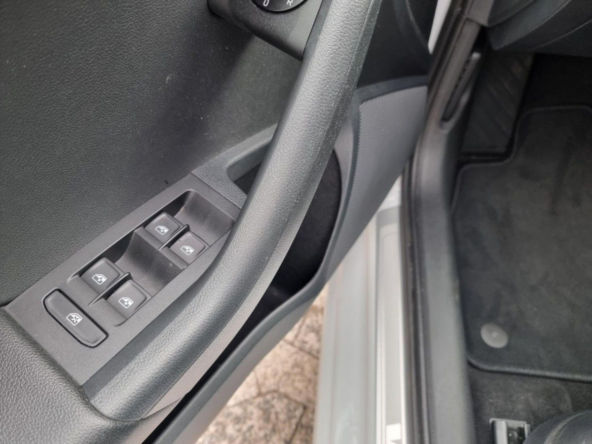 Skoda Octavia Combi 2.0 TDI RS 4×4 PANO KLIMA NAV LED - Bild 7