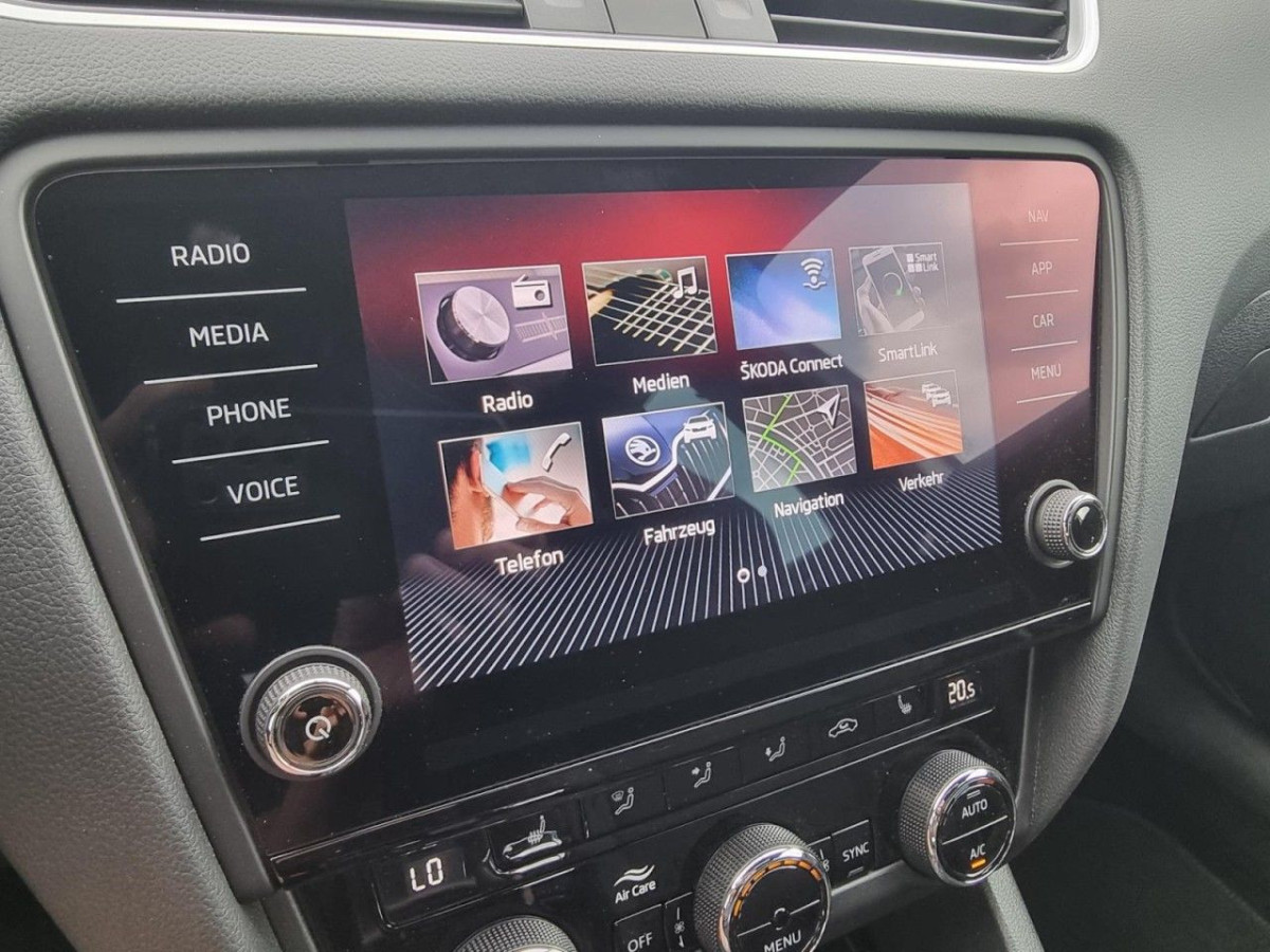 Skoda Octavia Combi 2.0 TDI RS 4×4 PANO KLIMA NAV LED - Bild 10