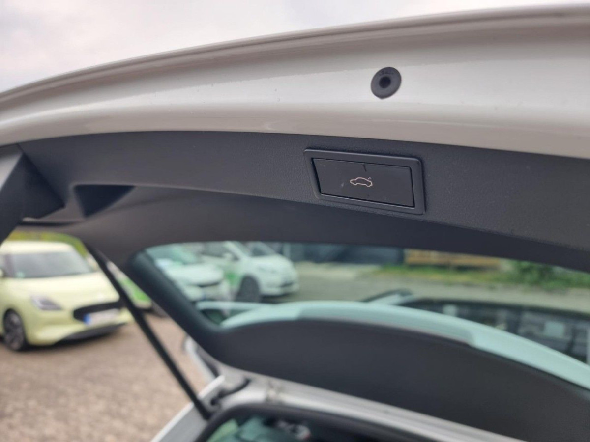 Skoda Octavia Combi 2.0 TDI RS 4×4 PANO KLIMA NAV LED - Bild 22