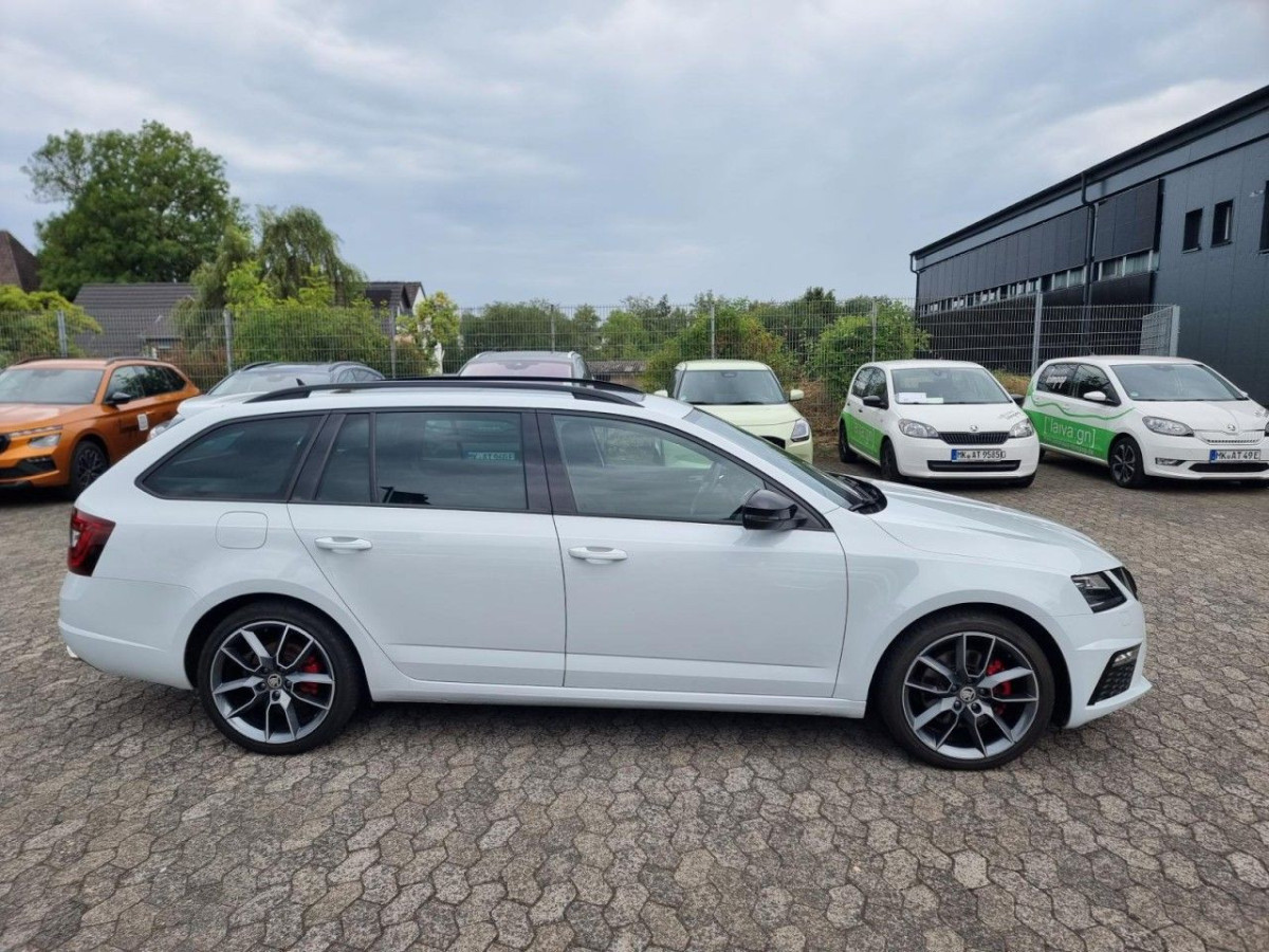 Skoda Octavia Combi 2.0 TDI RS 4×4 PANO KLIMA NAV LED - Bild 24