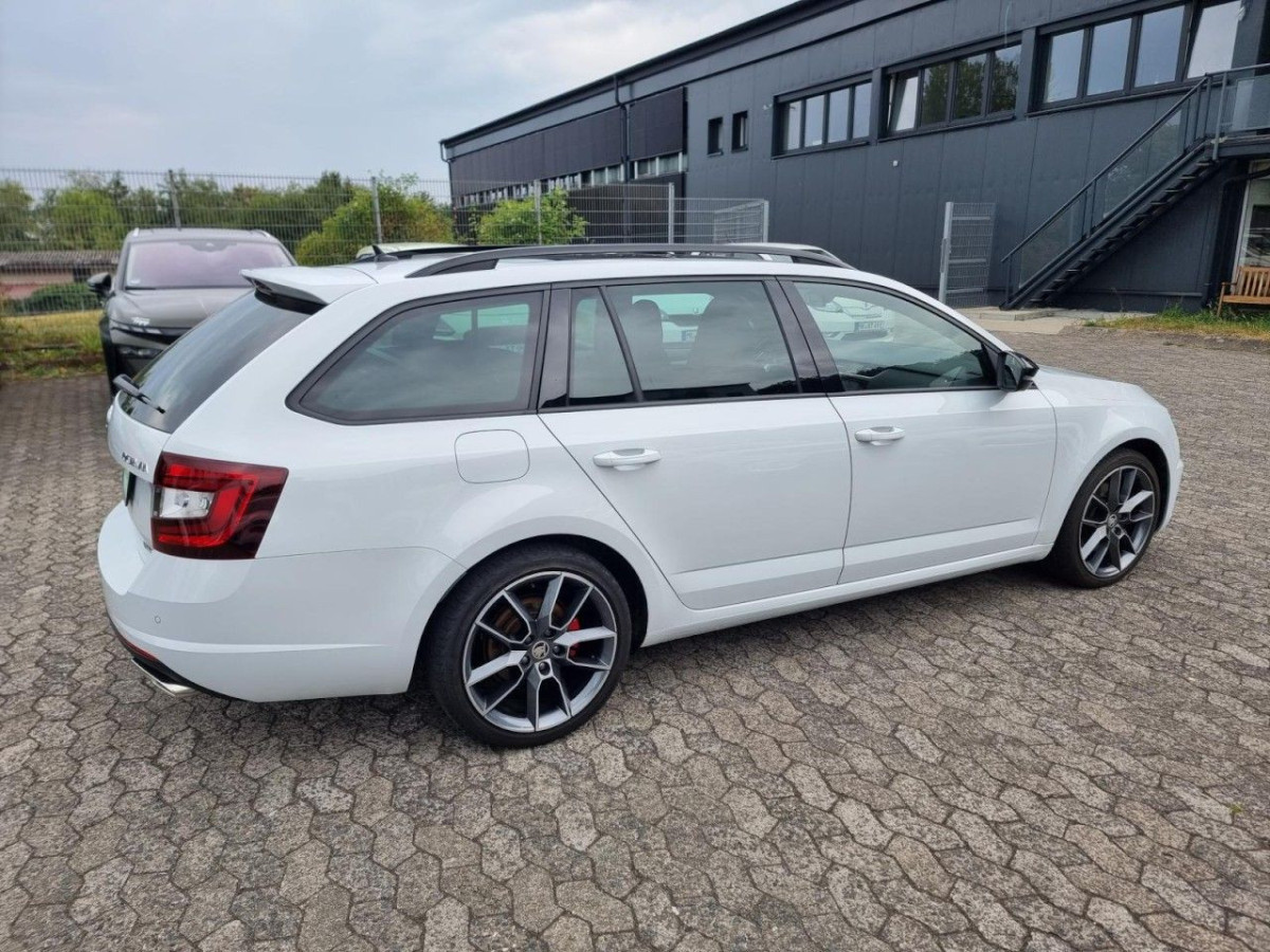 Skoda Octavia Combi 2.0 TDI RS 4×4 PANO KLIMA NAV LED - Bild 25