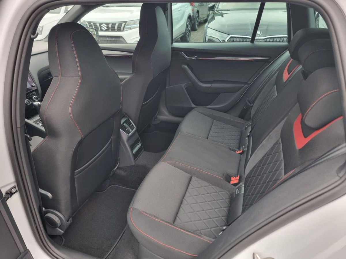 Skoda Octavia Combi 2.0 TDI RS 4×4 PANO KLIMA NAV LED - Bild 29