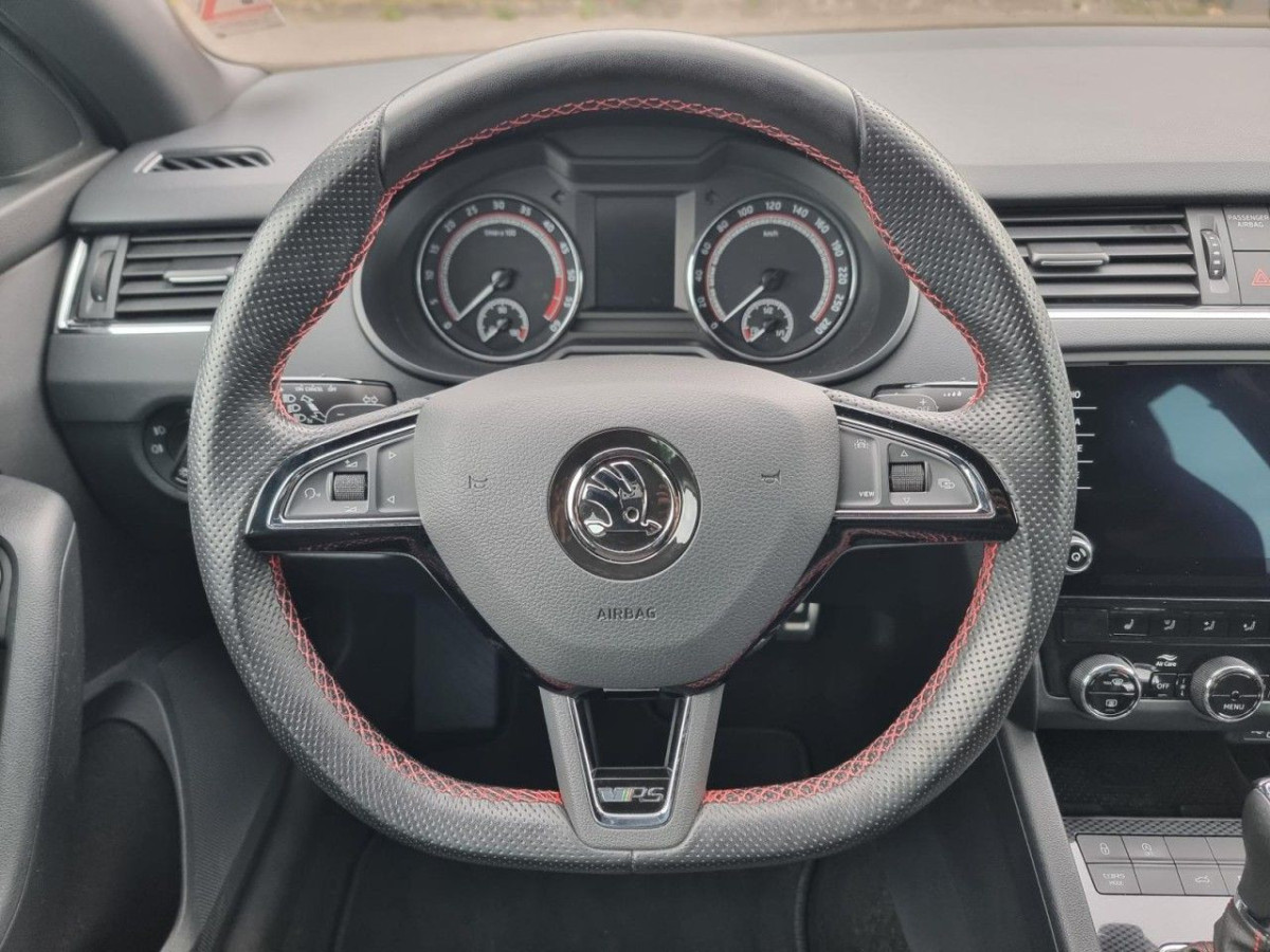 Skoda Octavia Combi 2.0 TDI RS 4×4 PANO KLIMA NAV LED - Bild 30