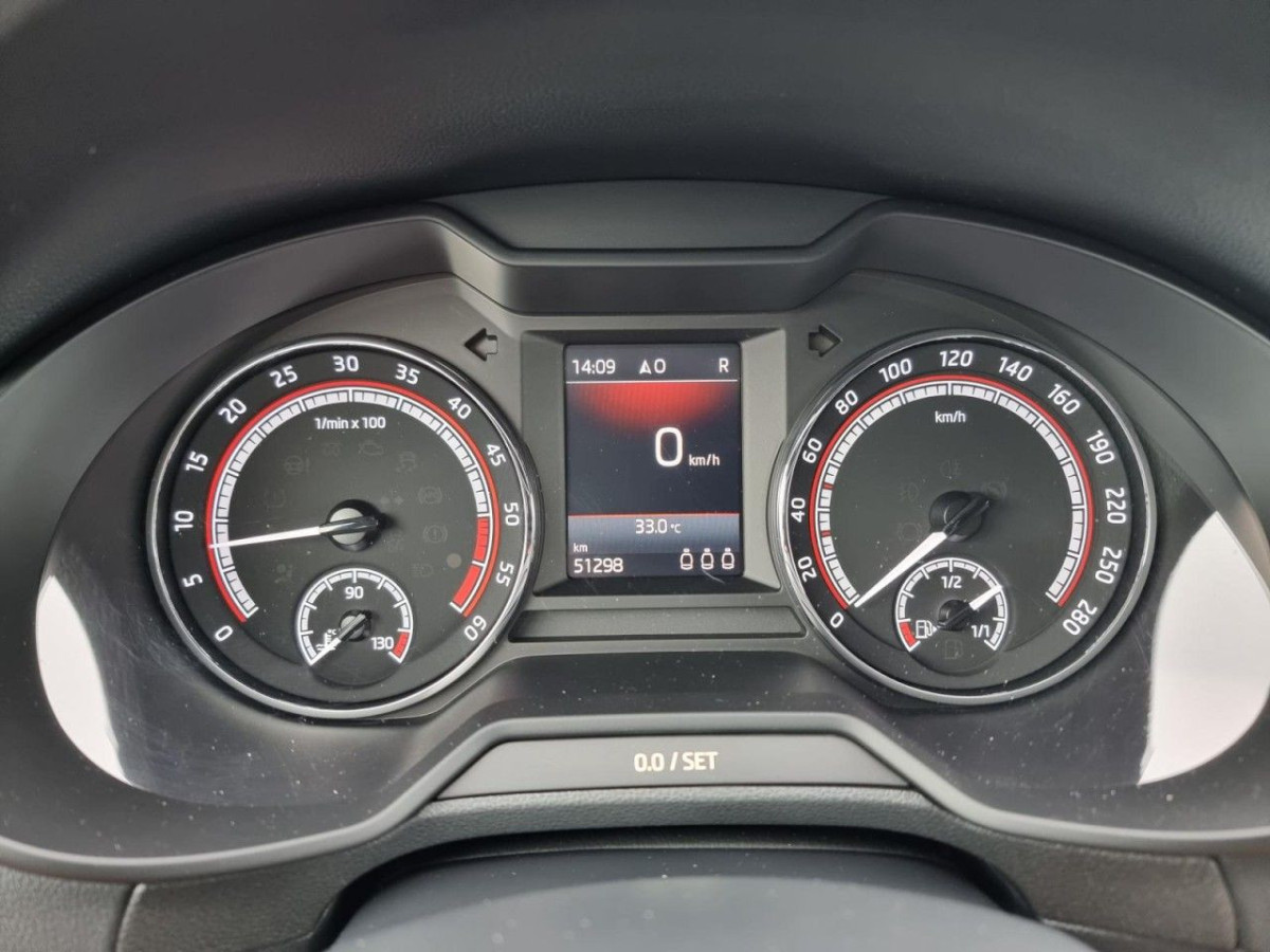 Skoda Octavia Combi 2.0 TDI RS 4×4 PANO KLIMA NAV LED - Bild 33