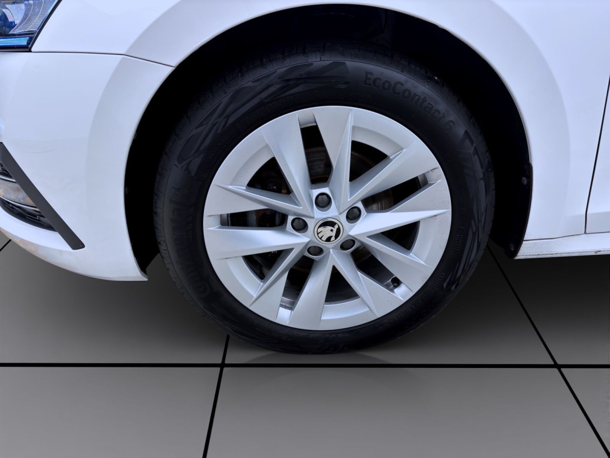 Thumb 8: Škoda Octavia Combi 2.0 TDI DSG STYLE NAVI HuD SITZHZG LED
