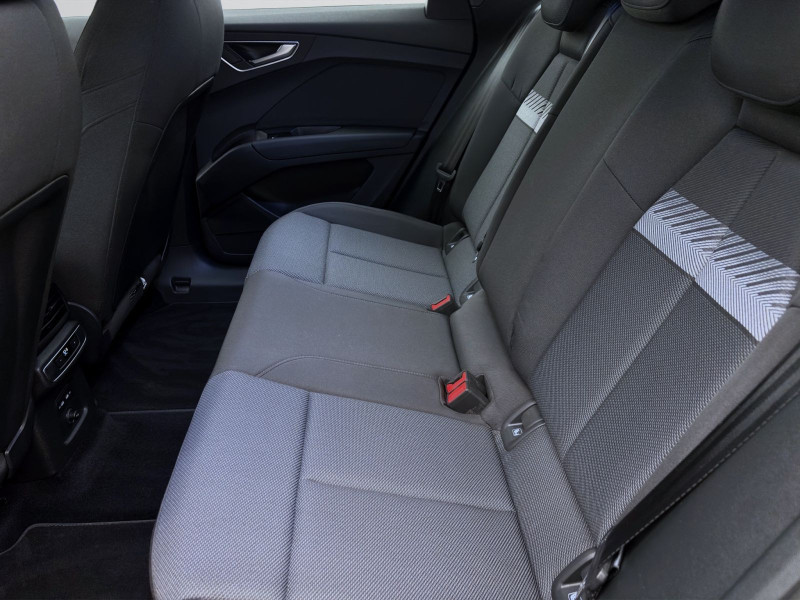 Bild 14: Audi Q4 e-tron 35 AHK NAVI+ SITZHZG PDC LM19 KLIMA