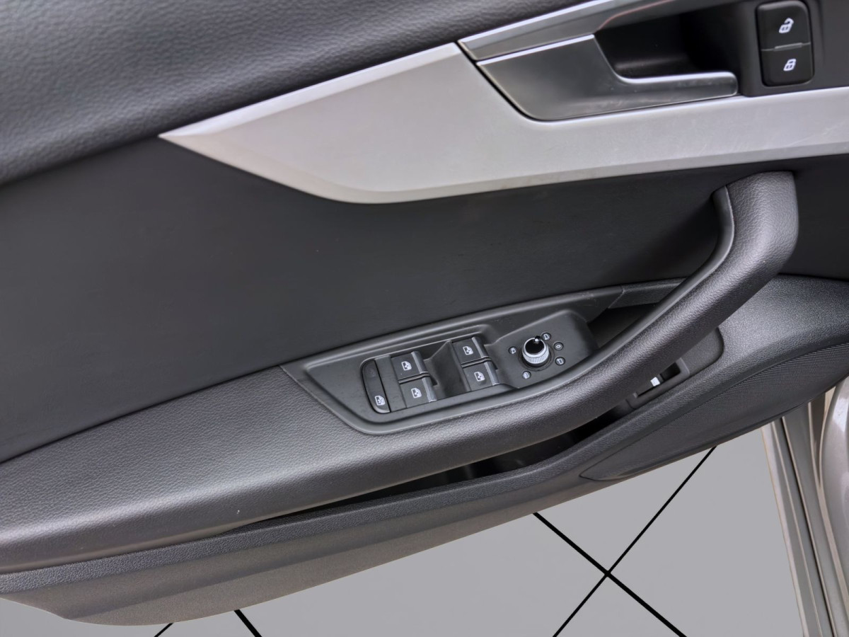 Thumb 10: Audi A4 Limousine 40 TDI Q S LINE AHK STDHZG NAVI KAMERA