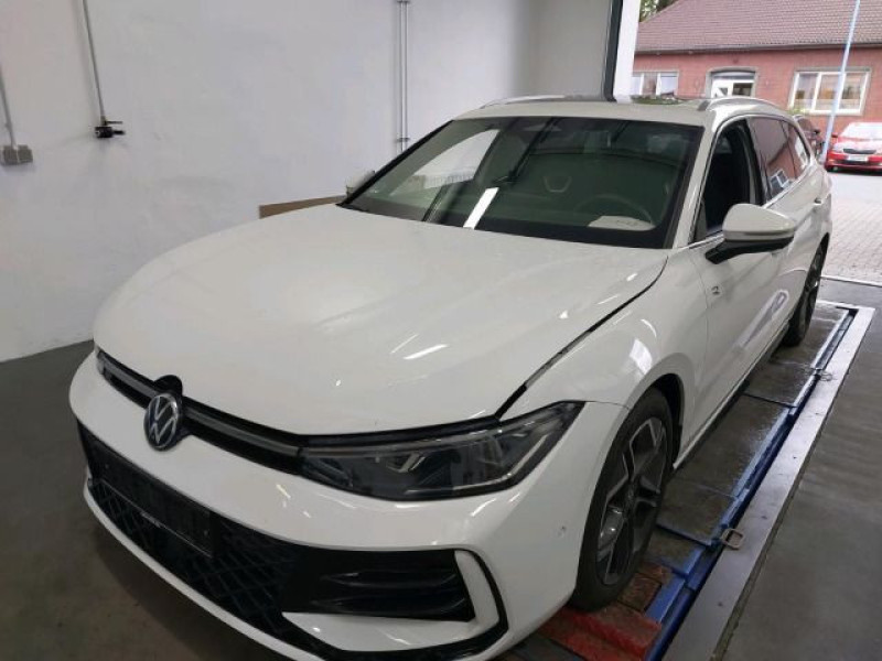 Bild 1: Volkswagen Passat Variant 2.0 TDI DSG 4M R-LINE STDHZG PANO AHK HuD