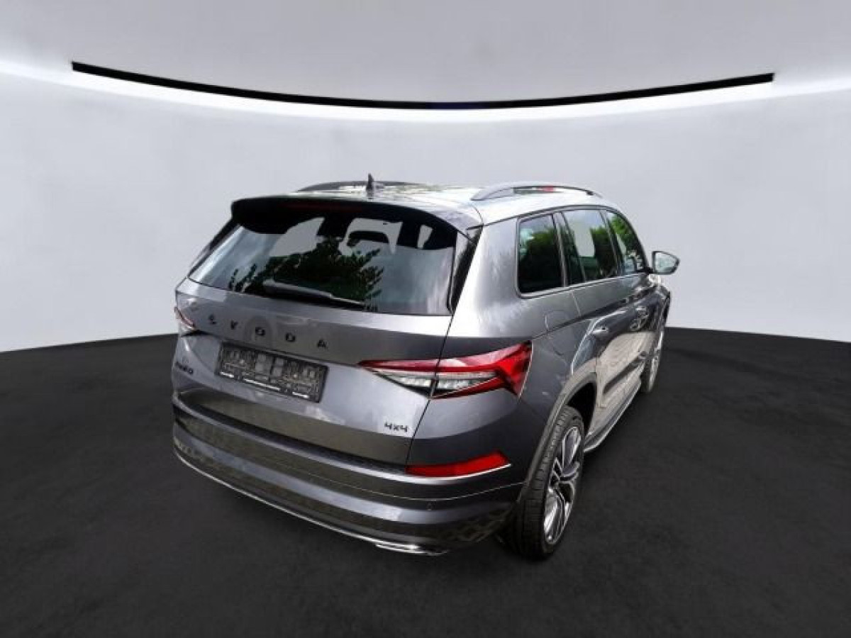 Thumb 4: Škoda Kodiaq 2.0 TDI DSG 4x4 SPORTLINE STDHZG PANO AHK NAVI