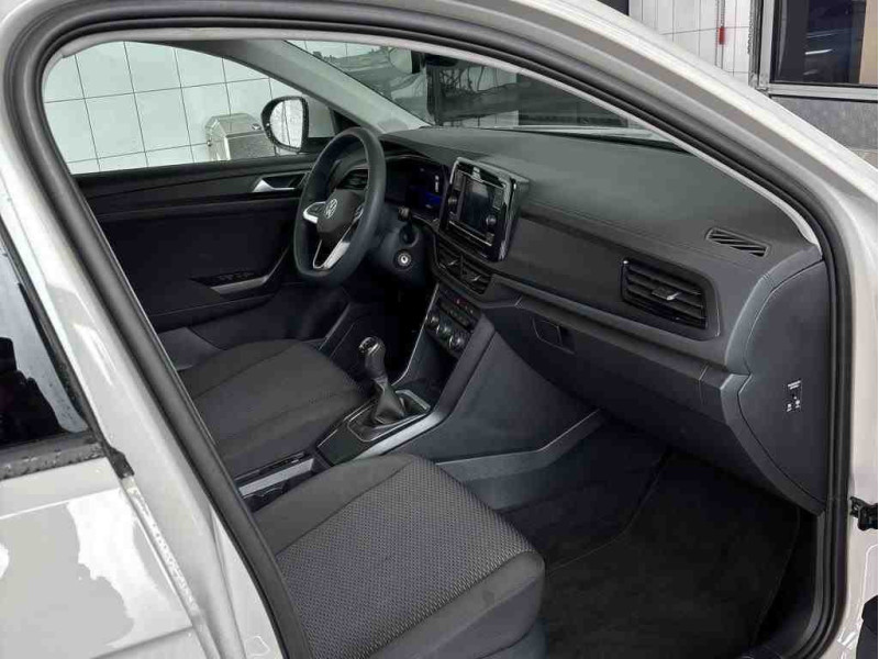 Bild 6: Volkswagen T-Roc 1.0 TSI PDC SITZHZG KLIMA LED DAB+