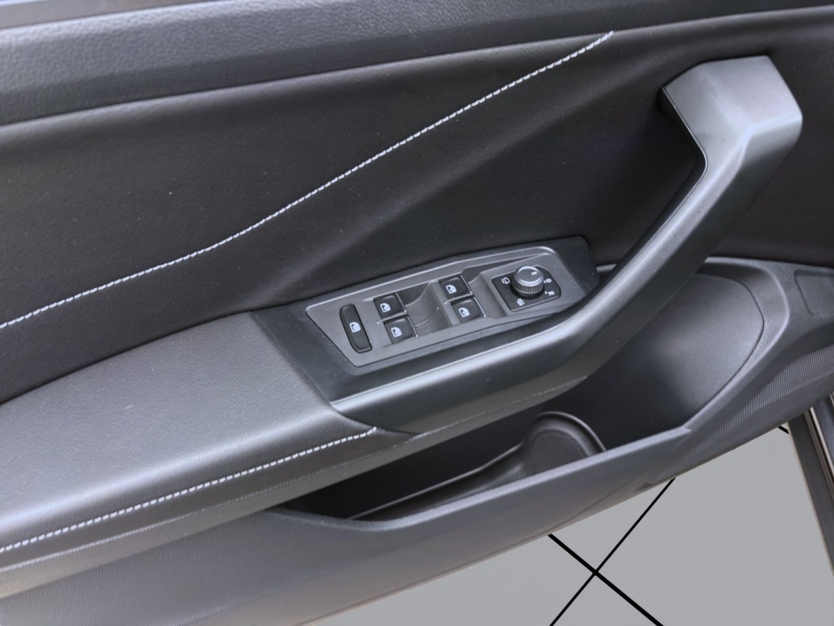 Thumb 10: Volkswagen T-Roc 1.0 TSI STYLE NAVI KAMERA KLIMA SHZG