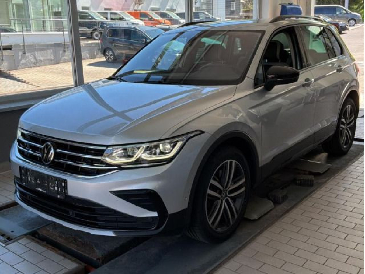 Thumb 1: Volkswagen Tiguan 2.0 TSI DSG 4M URBAN SPORT AHK NAVI IQ.LIGHT