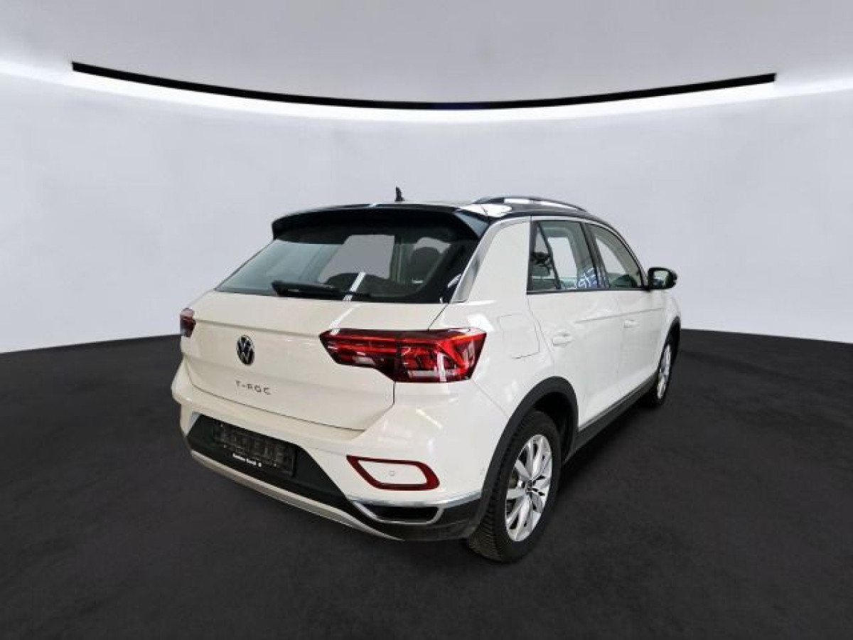 Thumb 2: Volkswagen T-Roc 1.5 TSI DSG STYLE PANO NAVI SITZHZG PDC