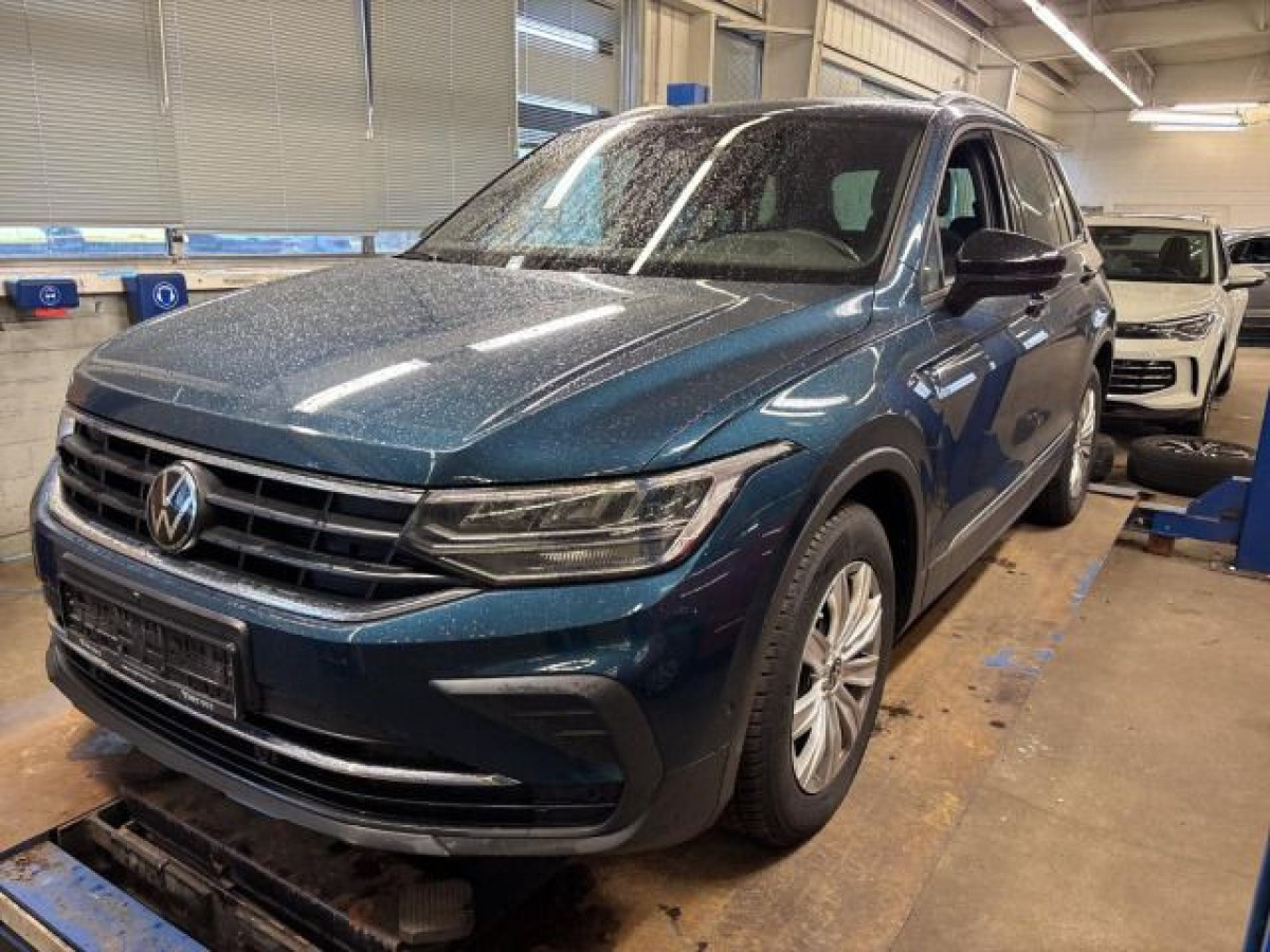 Thumb 1: Volkswagen Tiguan 2.0 TDI DSG ACTIVE AHK NAVI KAMERA HuD