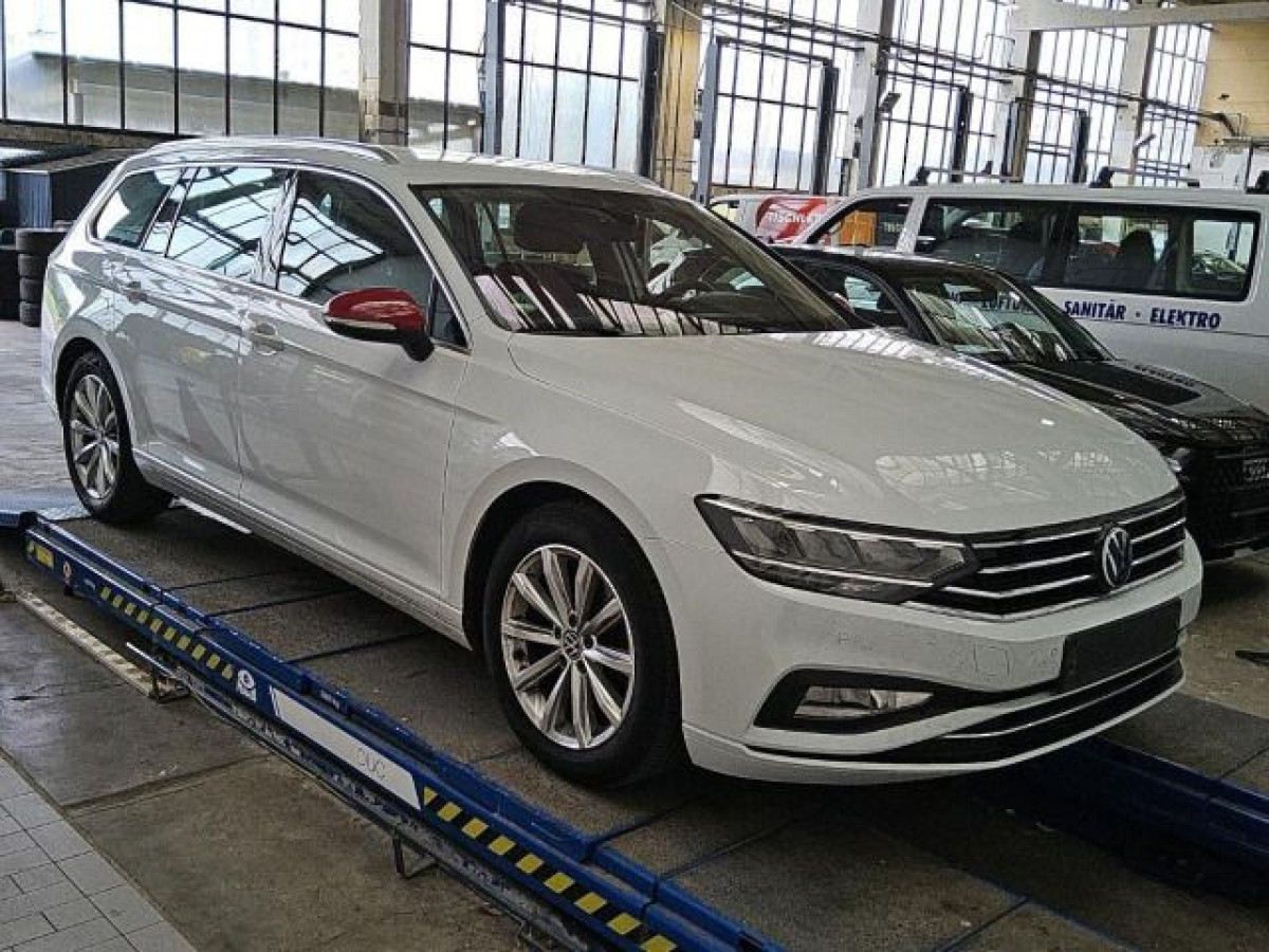 Thumb 1: Volkswagen Passat Variant 2.0 TDI BUSINESS NAVI AHK KAMERA PDC