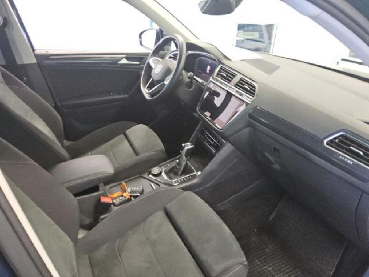 Thumb 4: Volkswagen Tiguan 2.0 TDI DSG 4M ELEGANCE STDHZG AHK NAVI