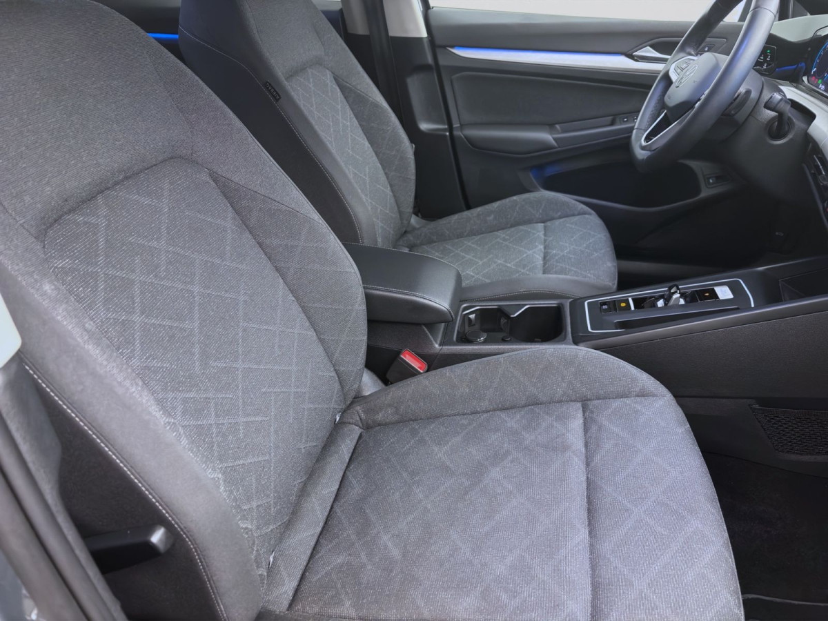 Thumb 16: Volkswagen Golf Variant 1.5 eTSI DSG LIFE AHK KAMERA NAVI PDC