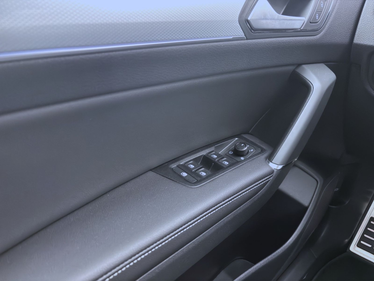 Thumb 10: Volkswagen Touran 2.0 TDI DSG ENERGY AHK KAMERA NAVI IQ.LIGHT