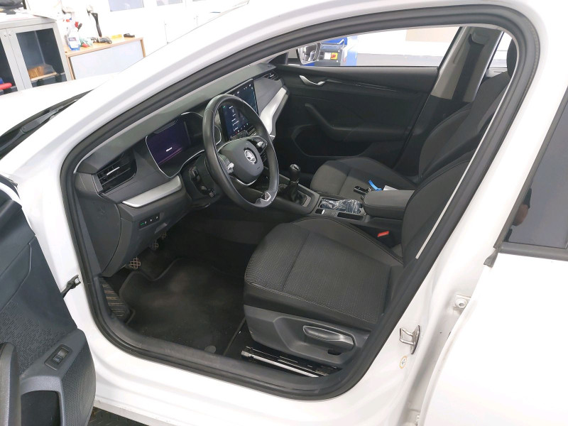 Bild 3: Škoda Octavia Combi 2.0 TDI LOFT NAVI AHK KLIMA PDC