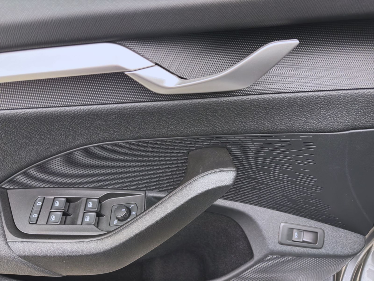 Thumb 10: Škoda Octavia Combi 2.0 TDI DSG TOUR STDHZG PANO 360° HuD