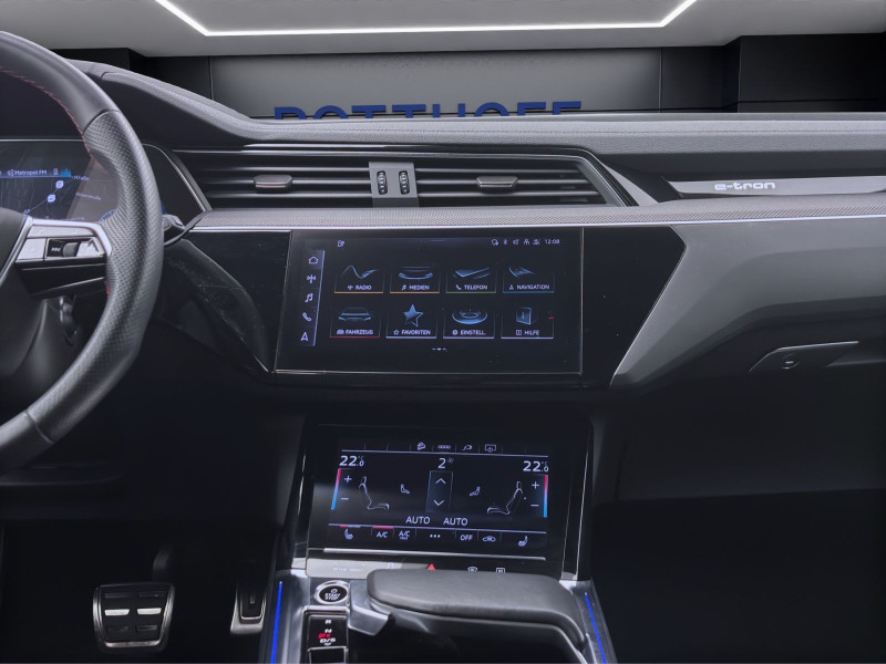 Bild 14: Audi Q8 55 e-tron Q S LINE PANO AHK B&O NAVI+