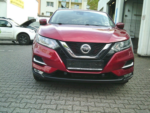 Automodell: Qashqai in der Farbe rot
