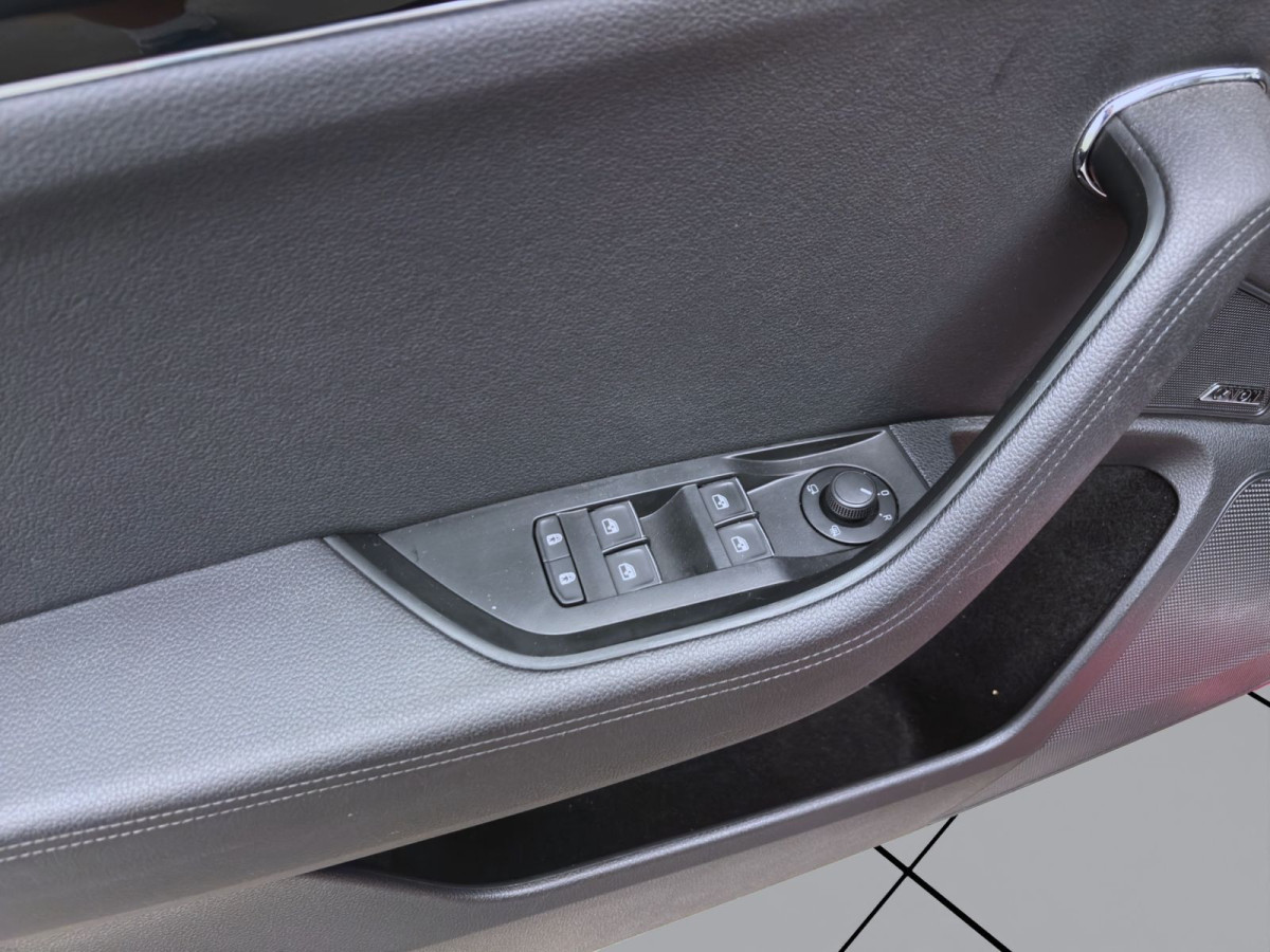 Thumb 10: Škoda Superb Combi 2.0 TSI DSG L&K PANO AHK NAVI CANTON
