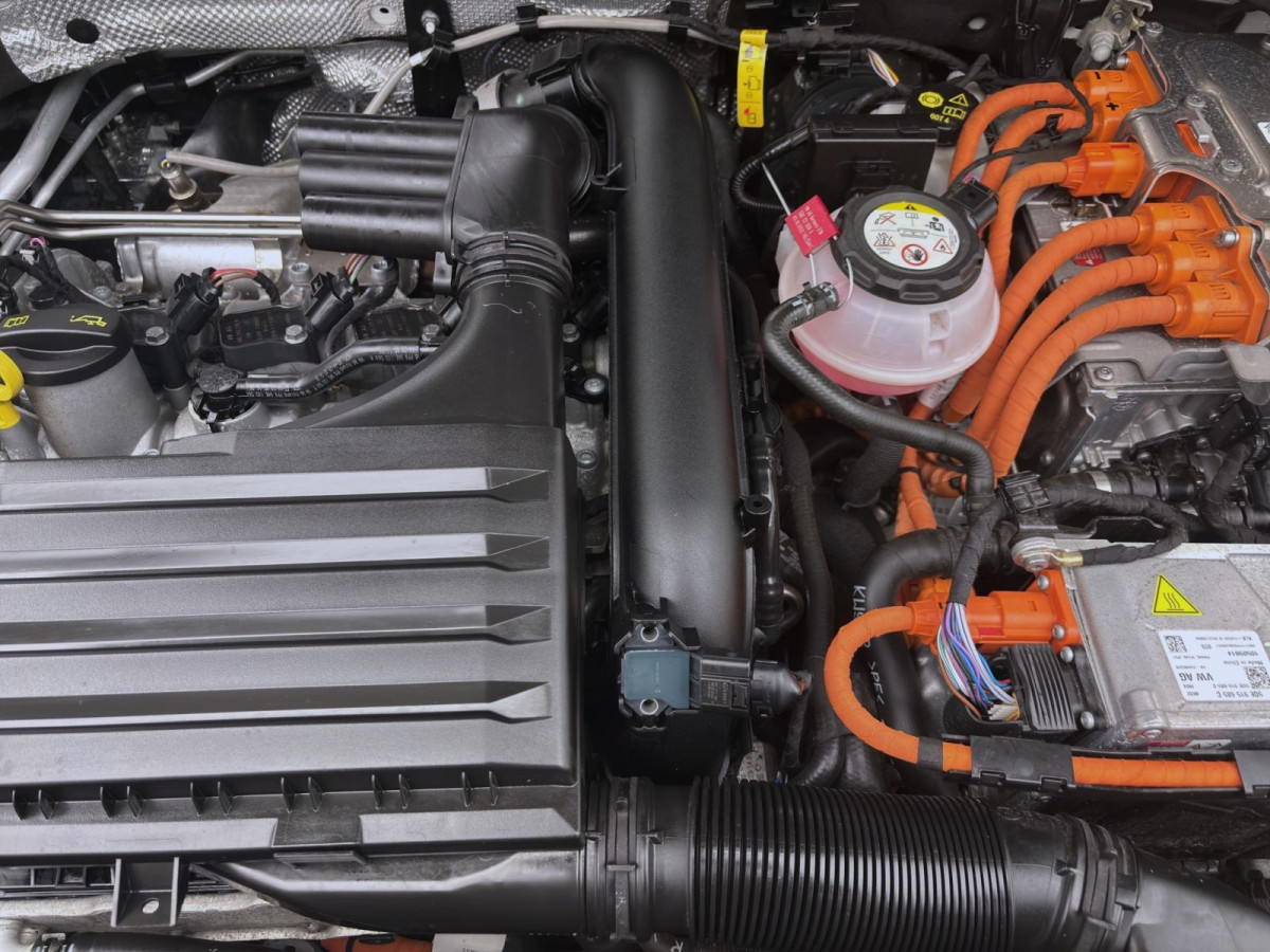 Thumb 17: Volkswagen Golf 1.4 TSI eHybrid DSG GTE NAVI PDC LED+ LM17