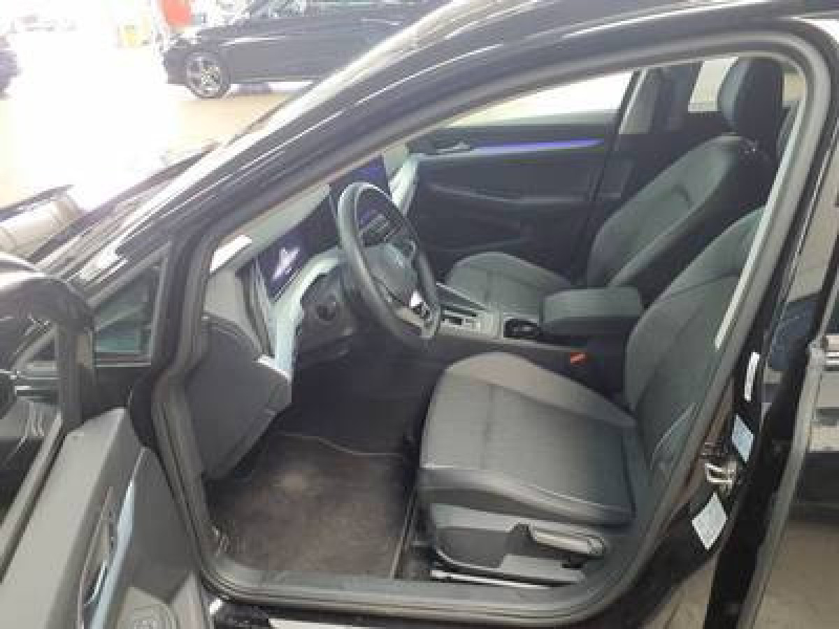 Thumb 3: Volkswagen Golf 1.5 eTSI DSG ENERGY AHK KAMERA NAVI IQ.LIGHT