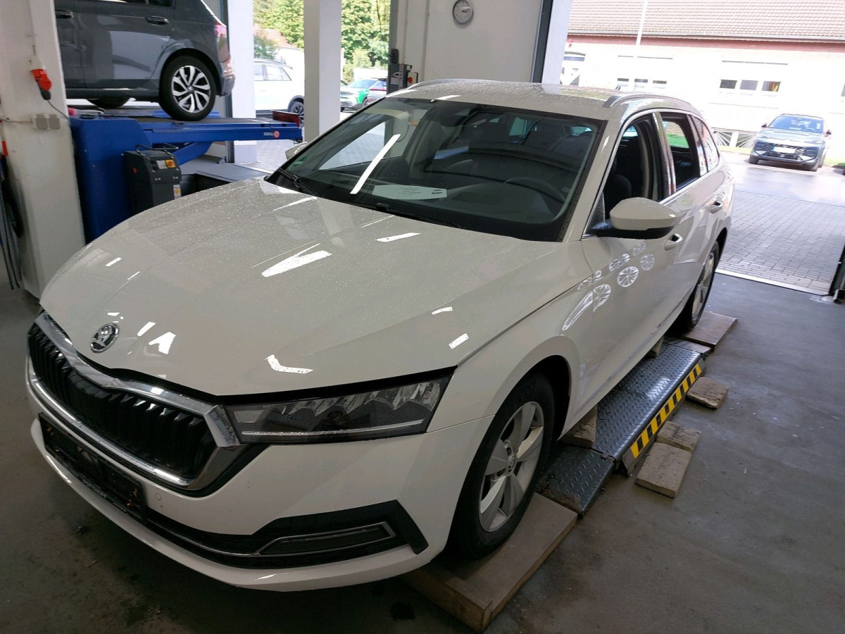 Thumb 1: Škoda Octavia Combi 2.0 TDI STYLE NAVI SITZHZG KAMERA HuD