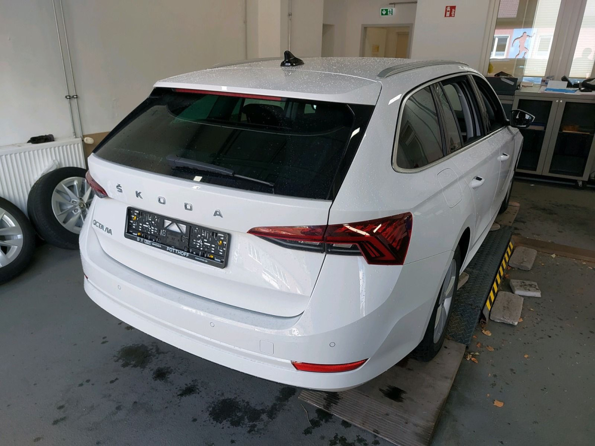Thumb 4: Škoda Octavia Combi 2.0 TDI STYLE NAVI SITZHZG KAMERA HuD