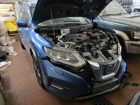 Automodell: X-Trail in der Farbe blau