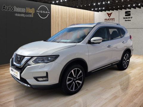 Automodell: X-Trail in der Farbe weiß
