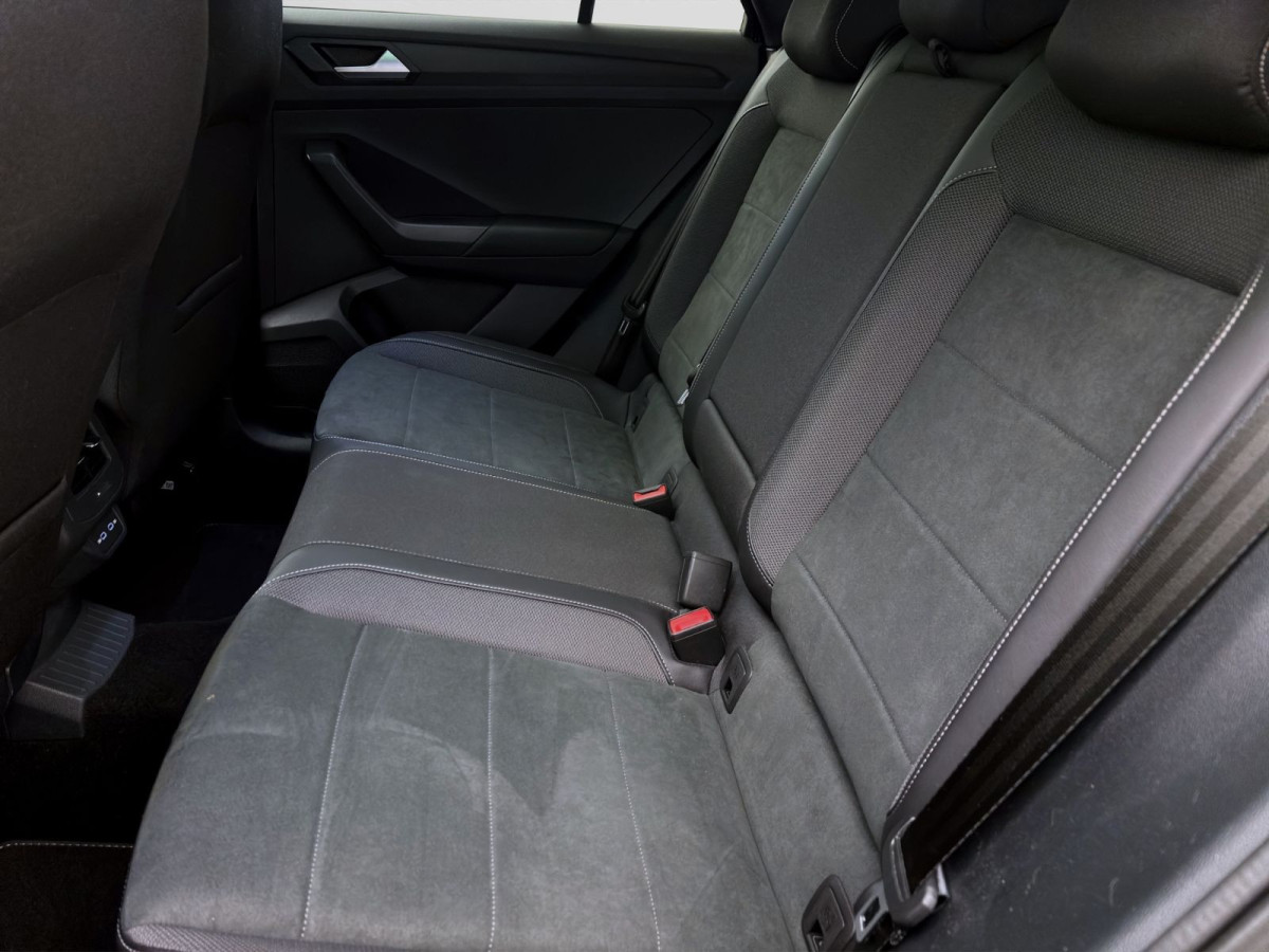 Thumb 15: Volkswagen T-Roc 1.5 TSI DSG R-LINE PANO NAVI KAMERA IQ.LIGHT