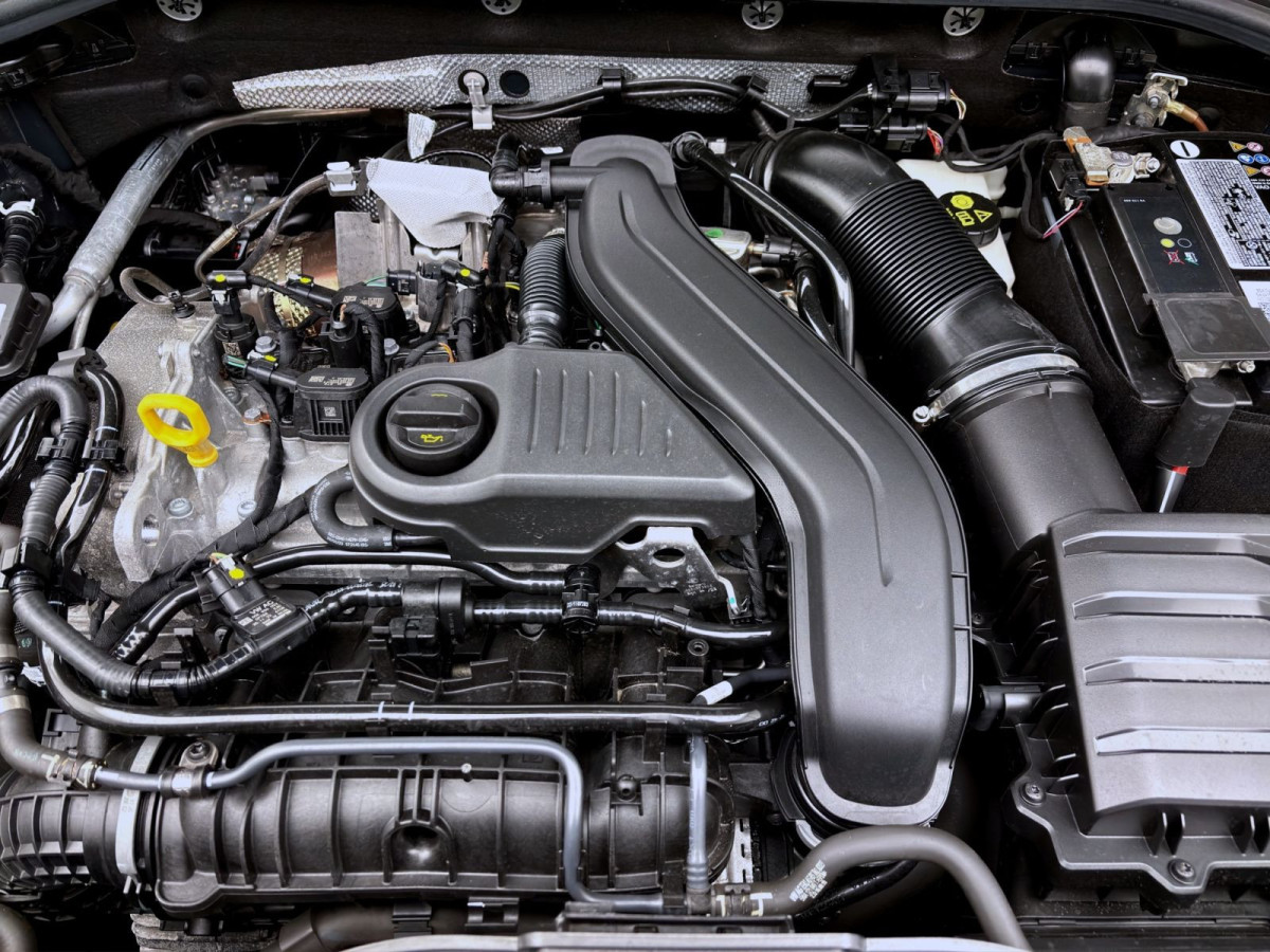 Thumb 18: Volkswagen T-Roc 1.5 TSI DSG R-LINE PANO NAVI KAMERA IQ.LIGHT
