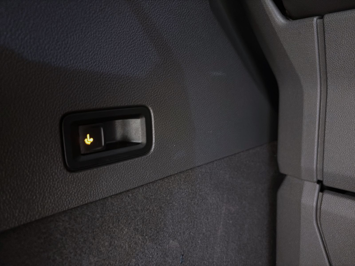 Thumb 17: Volkswagen T7 Multivan 2.0 TDI DSG STYLE LR MATRIX NAVI ACC AHK
