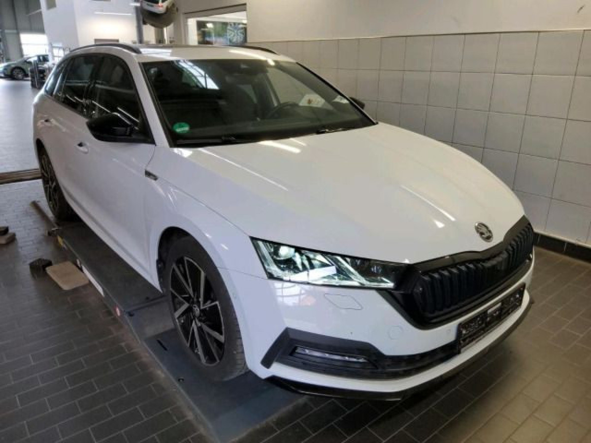 Thumb 1: Škoda Octavia Combi 1.4 TSI iV DSG SPORTLINE PANO NAVI SITZHZG MATRIX