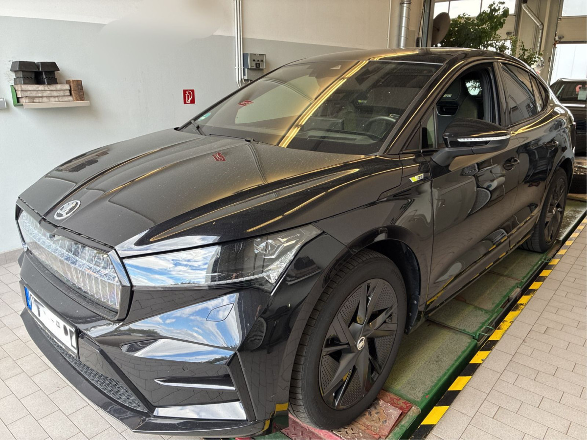 Thumb 1: Škoda Enyaq Coupé RS LOUNGE PANO AHK KAMERA NAVI HuD