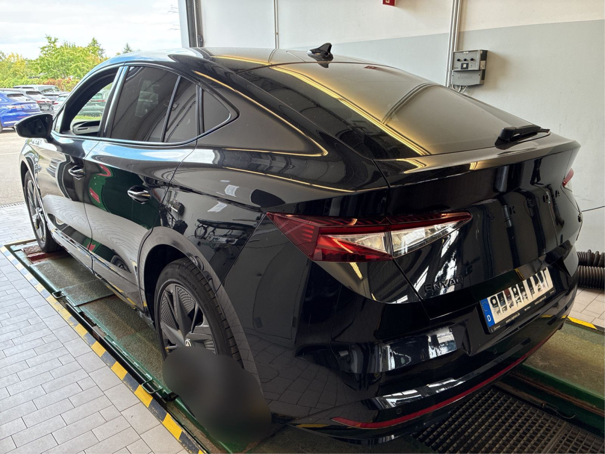 Thumb 2: Škoda Enyaq Coupé RS LOUNGE PANO AHK KAMERA NAVI HuD