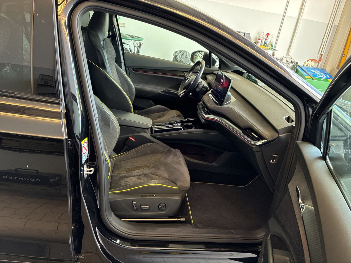 Thumb 3: Škoda Enyaq Coupé RS LOUNGE PANO AHK KAMERA NAVI HuD