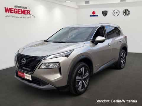 Automodell: X-Trail in der Farbe silber