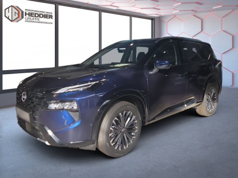 Automodell: X-Trail in der Farbe blau