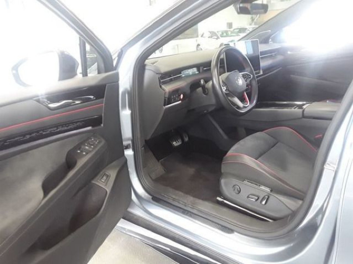 Thumb 3: Volkswagen ID.7 Tourer 4M GTX NAVI AHK MATRIX PANO HuD