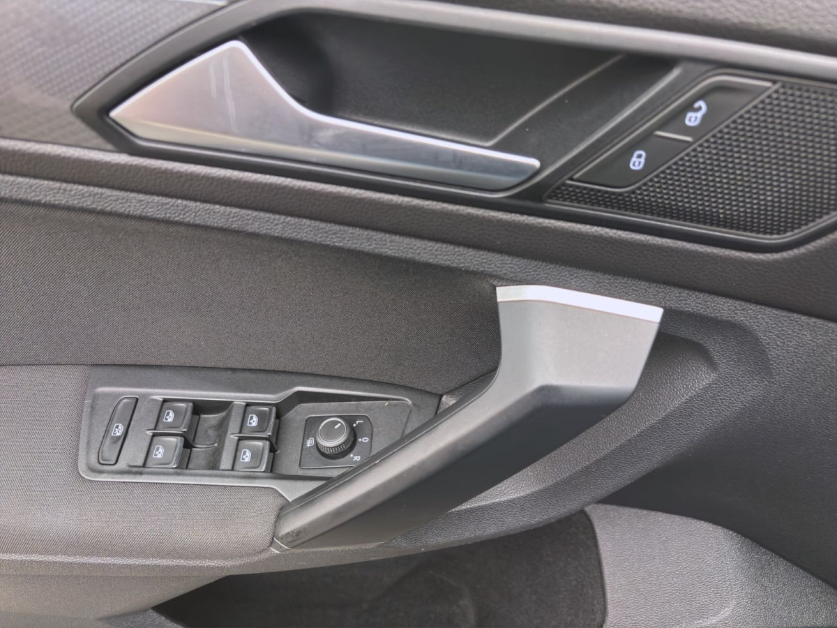 Thumb 10: Volkswagen Tiguan 2.0 TDI DSG ACTIVE AHK NAVI ACC MATRIX
