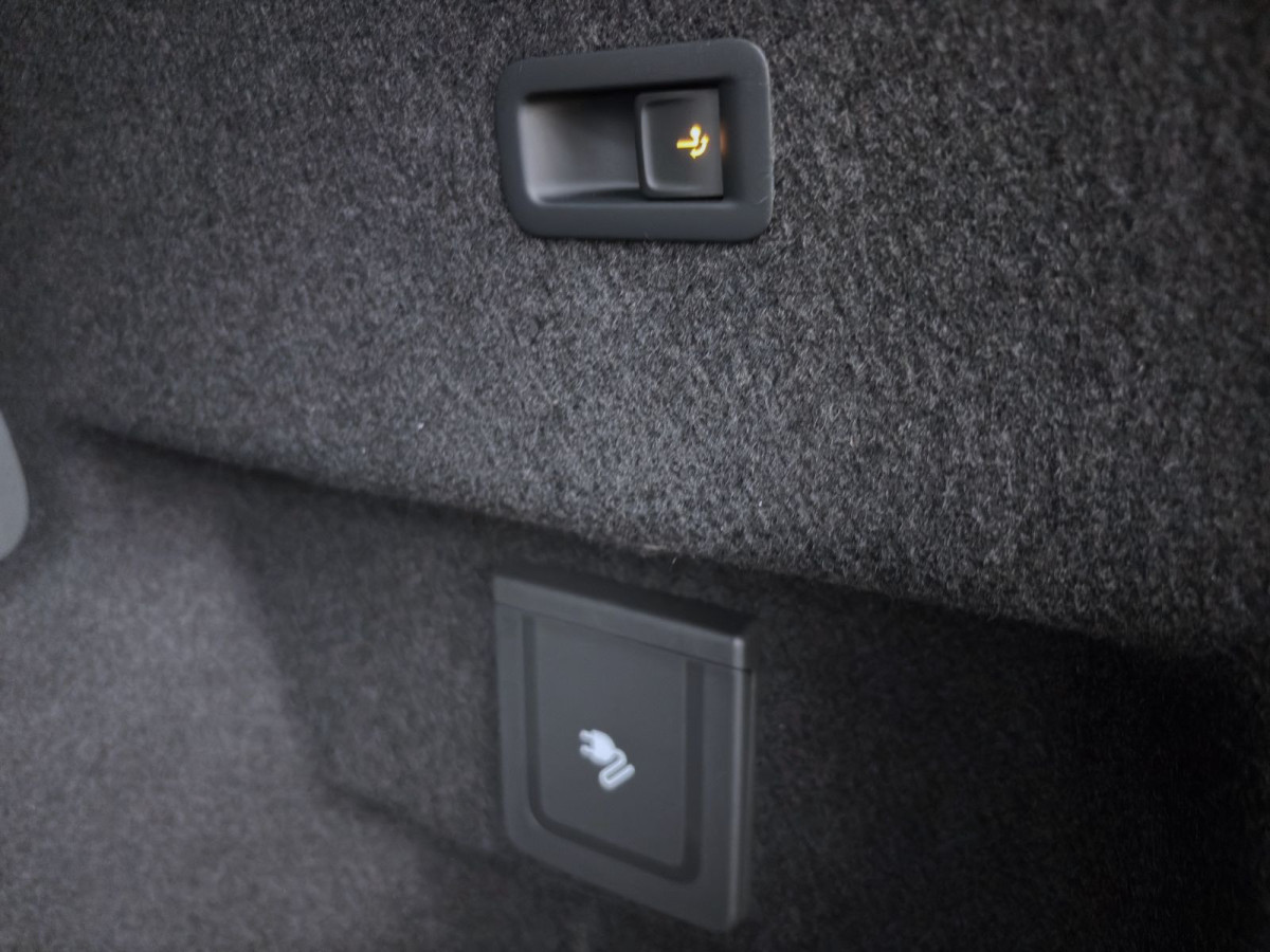 Thumb 19: Škoda PEAQ 90 SELECTION AHK NAV HEAD-UP pACC DCC 360° 20" SONOS