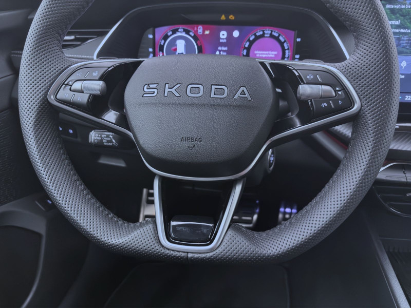Bild 12: Škoda OCTAVIA COMBI SPORTLINE AHK NAV+ ASSISTENZ+ WINTER+ LICHT&SICHT+