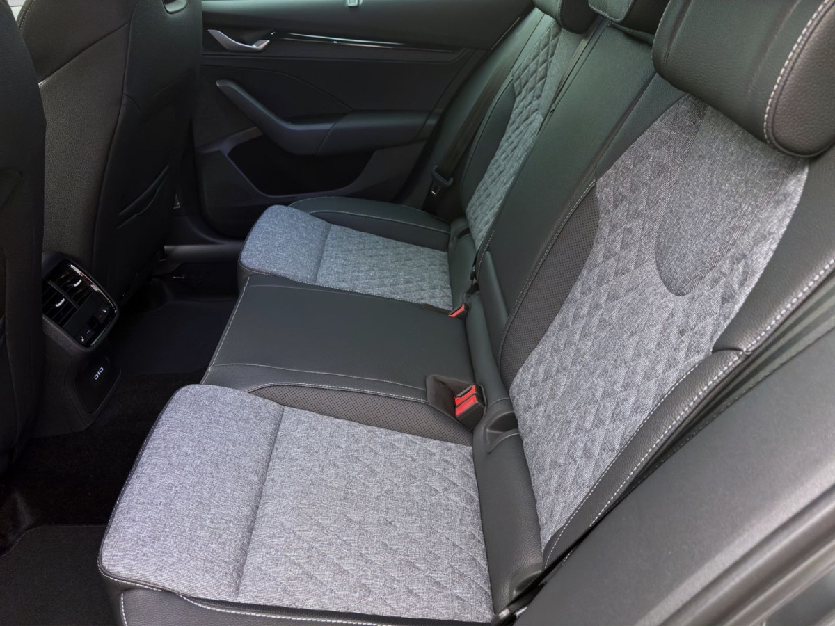 Thumb 15: Škoda OCTAVIA COMBI SPORTLINE AHK NAV+ ASSISTENZ+ WINTER+ LICHT&SICHT+