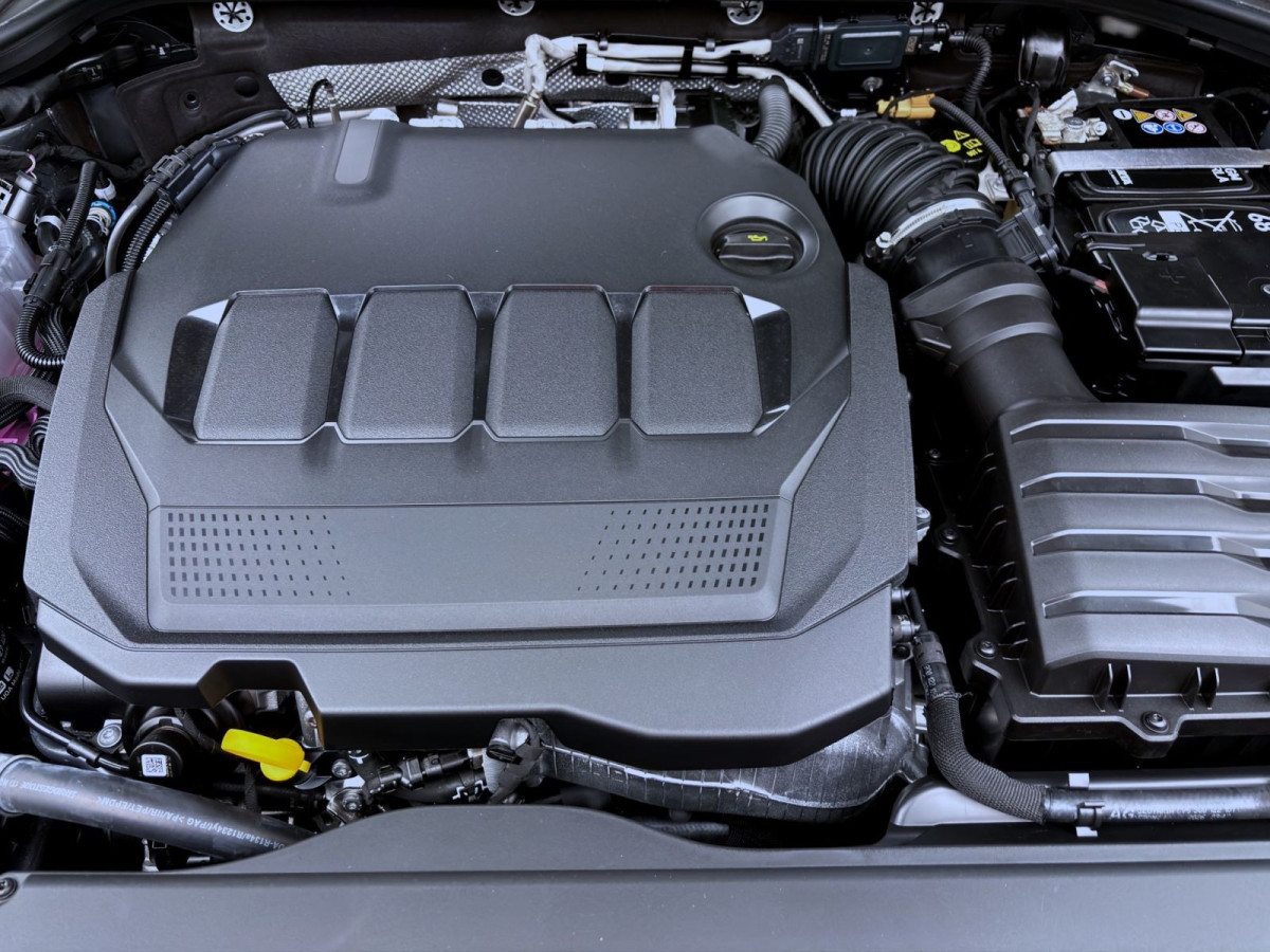 Thumb 18: Škoda OCTAVIA COMBI SPORTLINE AHK NAV+ ASSISTENZ+ WINTER+ LICHT&SICHT+