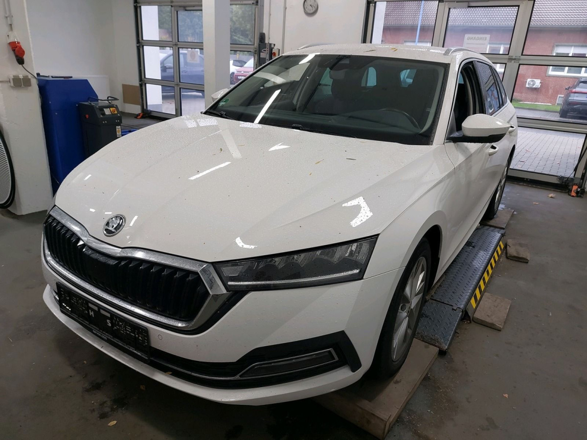 Thumb 1: Škoda Octavia Combi 2.0 TDI DSG STYLE AHK NAVI SITZHZG HuD